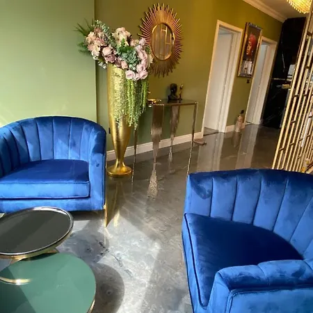 Empire Penthouse Three Bedroom Suite Năvodari