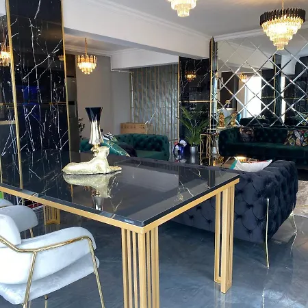 Empire Penthouse Three Bedroom Suite Appartement