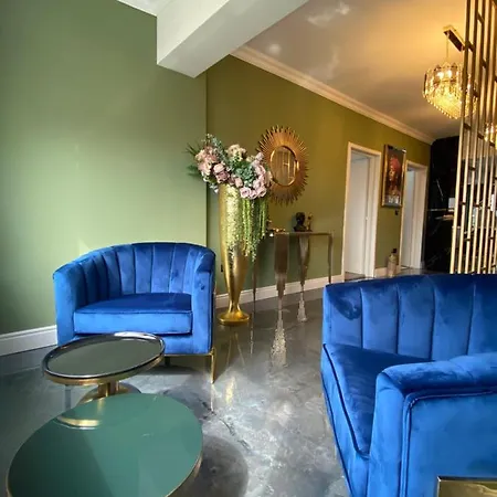 Empire Penthouse Three Bedroom Suite Appartement *