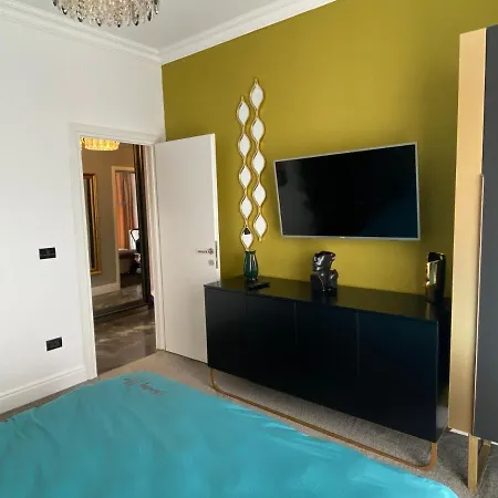 Empire Penthouse Three Bedroom Suite Appartement *