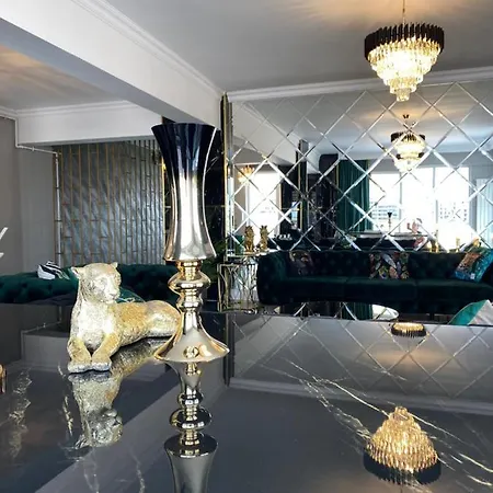Empire Penthouse Three Bedroom Suite Appartement