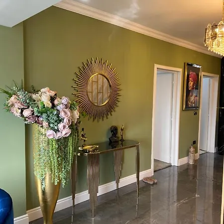Empire Penthouse Three Bedroom Suite * Năvodari